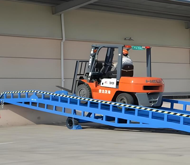 伊犁移动式卸货平台（叉车用）